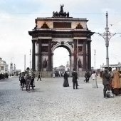 Триумфальная арка в честь победы над Наполеоном на площади "Тверская Застава"
