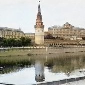 Вид на Кремль через реку.